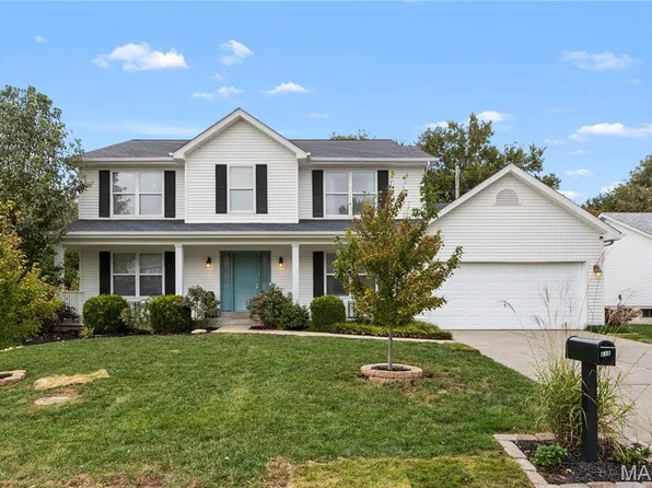 838 Emerald Place Dr, Saint Charles, MO 63304