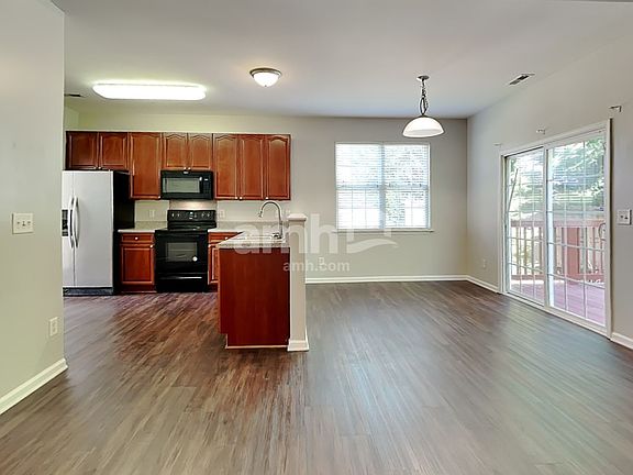 3rd image of 109 High Creek Ct