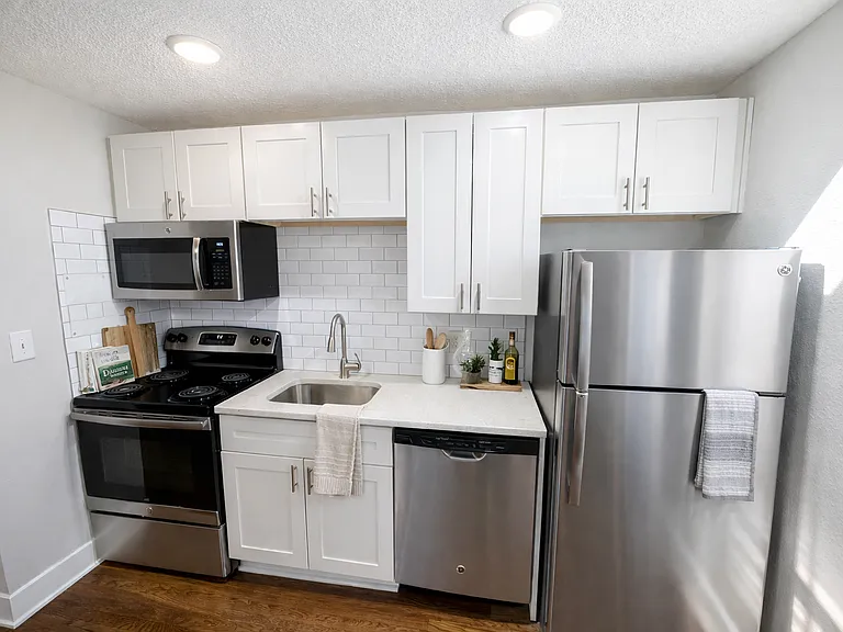 502 Park Ave #6 — Photo 4