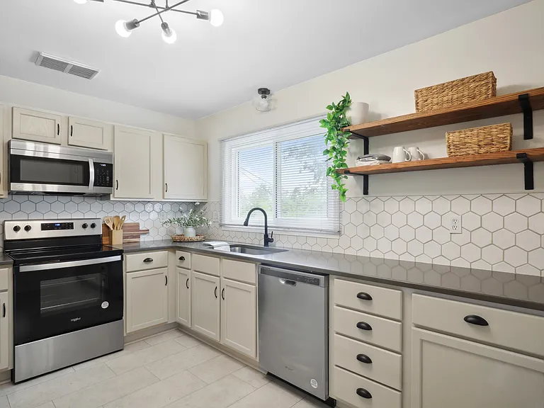 1218 Sunset Dr — Photo 18