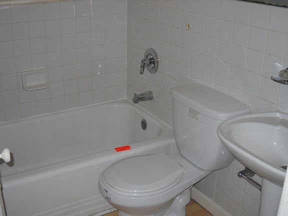 4th image of 3212 Gary Dr