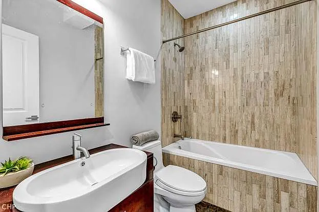 821 W Roscoe St #1 — Photo 90