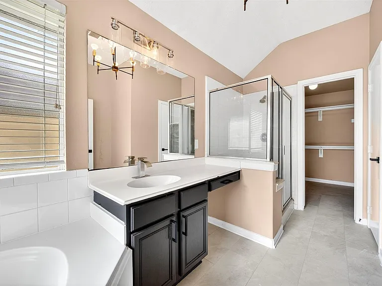 15014 Middle Oaks Blvd — Photo 25