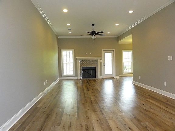 3rd image of 3585 Desirable Dr