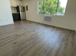 18561 Prairie St, Northridge, CA 91324