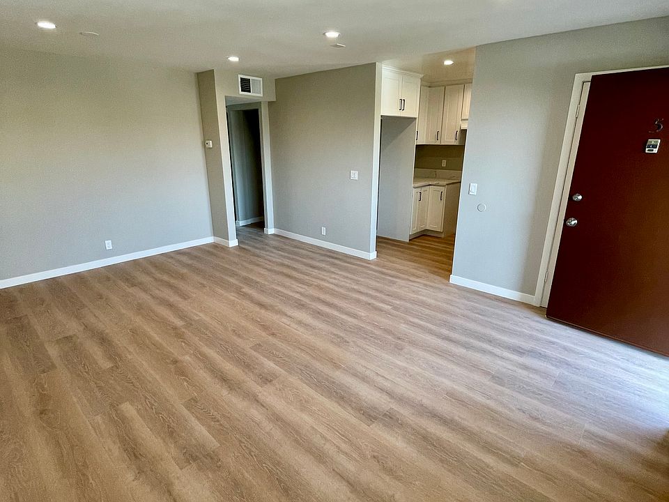 1st image of 515 W Lexington Dr APT 5