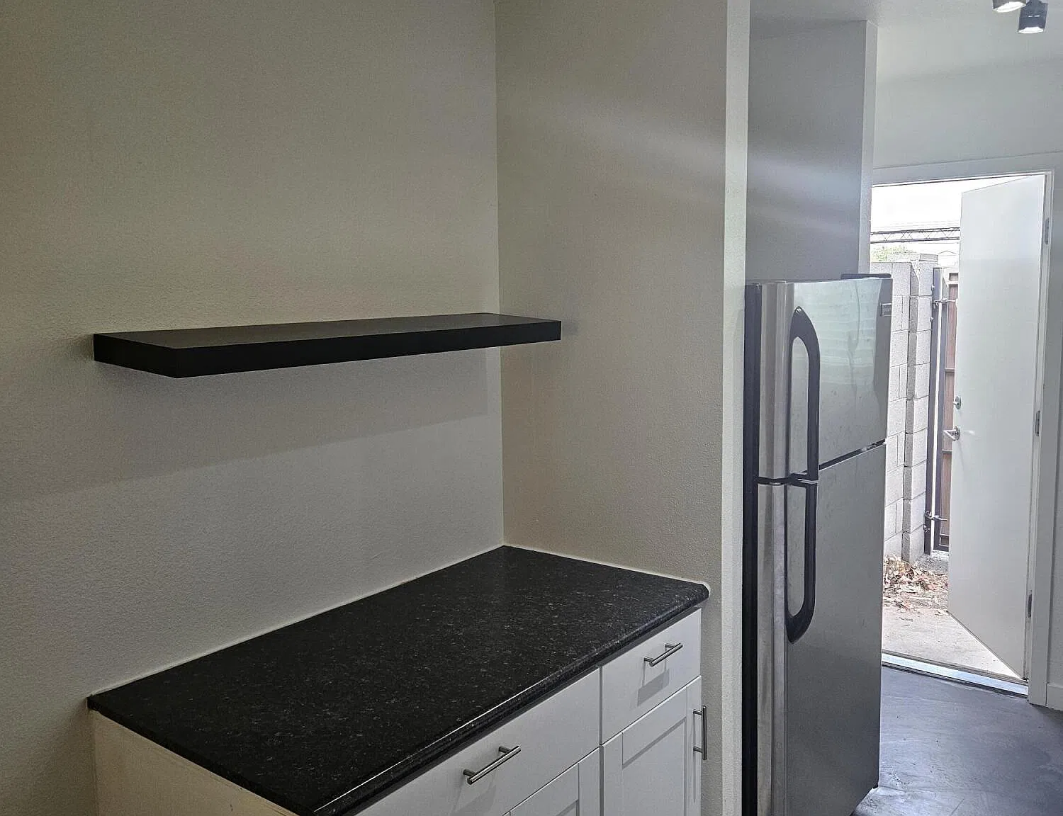 2 bed, 1.0 bath, 850 sqft, $1,500 — Photo 4
