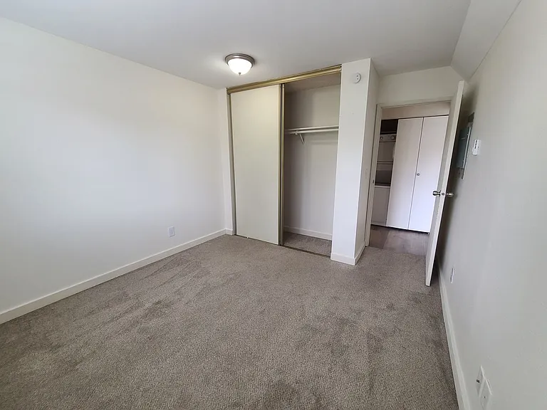 15015 Shoreline Apartments — Photo 37