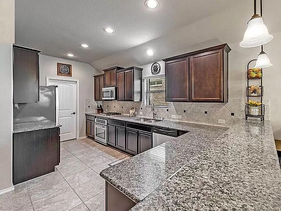 4th image of 316 Whitman Dr