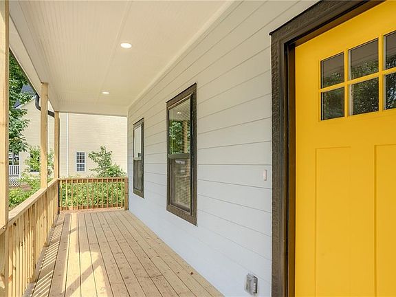 4th image of 160 Rosewood Cir