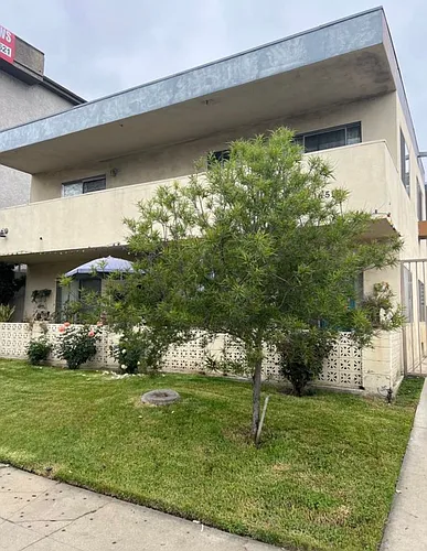 16515 Victory Blvd #B Photo 1