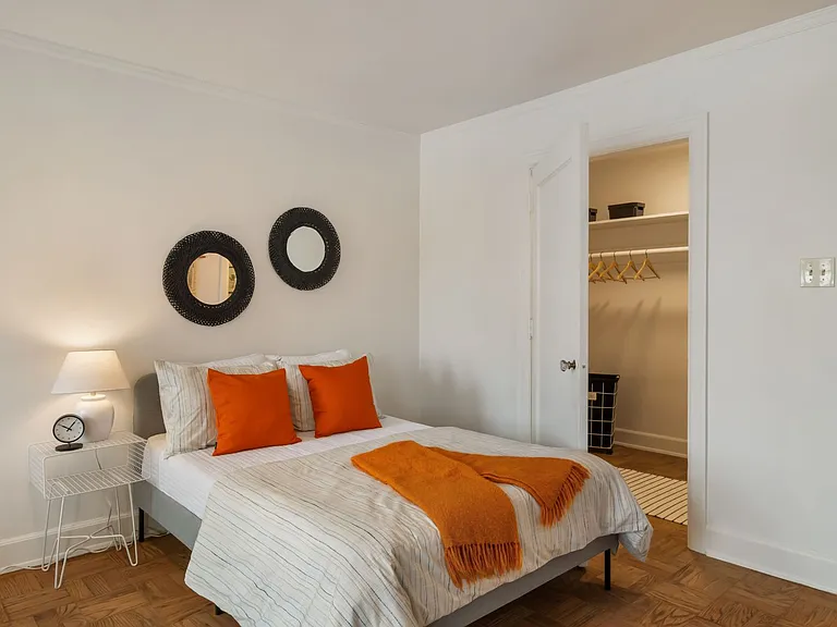 Comfortable Urban Living in a Classic Brick Building Near UW & Light Rail — Photo 6
