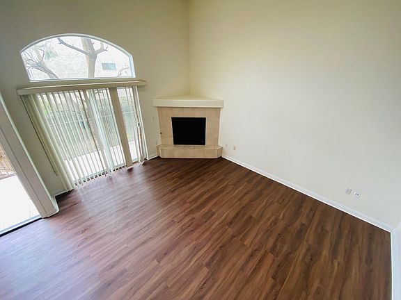 3rd image of 8844 Darby Ave