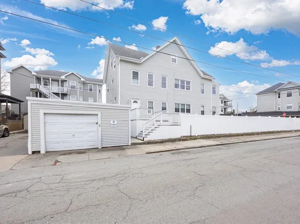 916 County St, Fall River, MA 02723