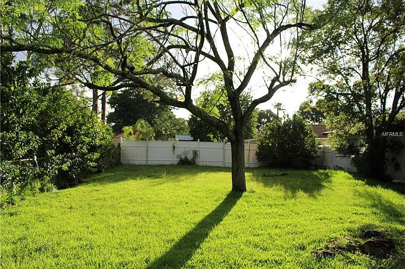 2nd image of 1009 Greenbriar Dr