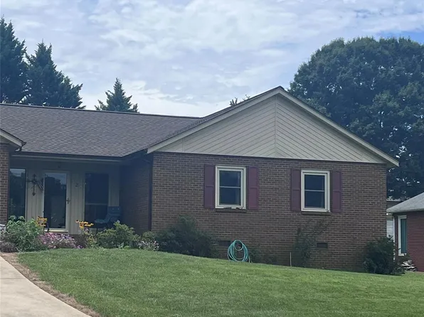 220 Sherwood Dr #22, Taylorsville, NC 28681