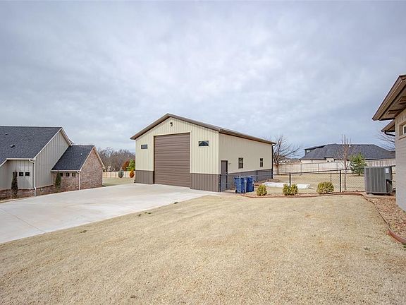 4th image of 10198 Woodland Way