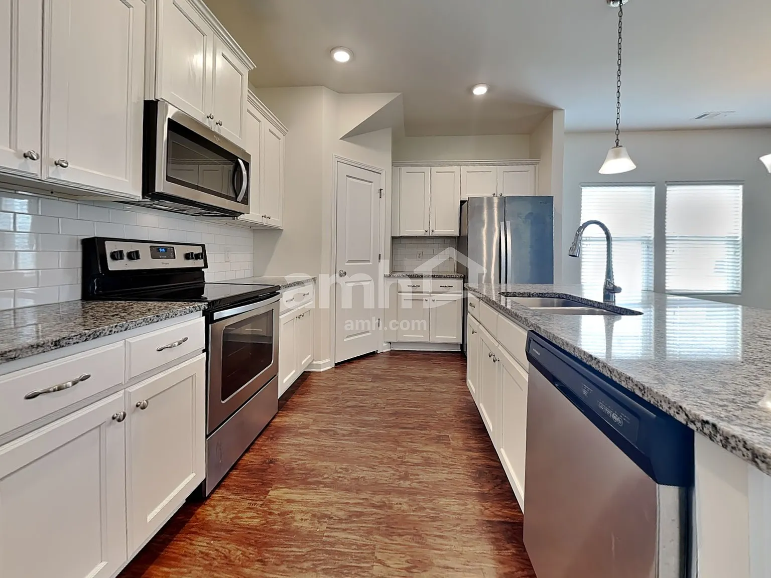 4 bed, 2.5 bath, 2138 sqft, $2,350 — Photo 3