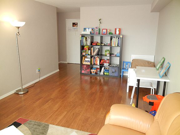 3rd image of 2942 W 5th St APT 4N