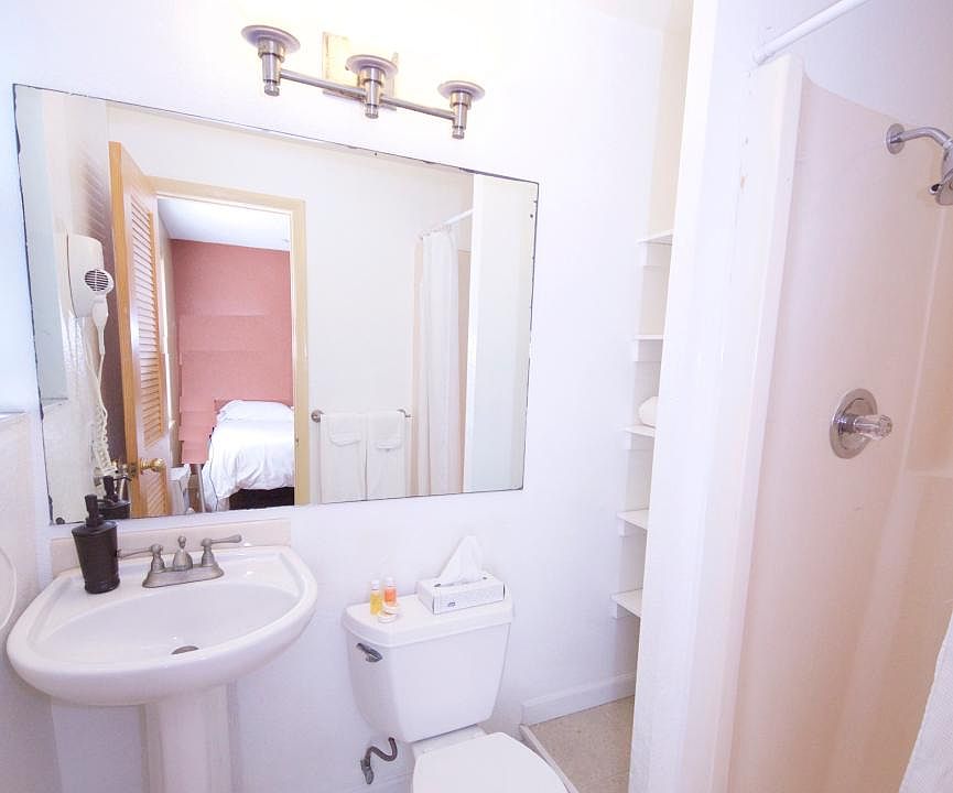Clean bathroom...