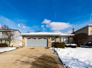 8041 Fawn Trl, Justice, IL 60458