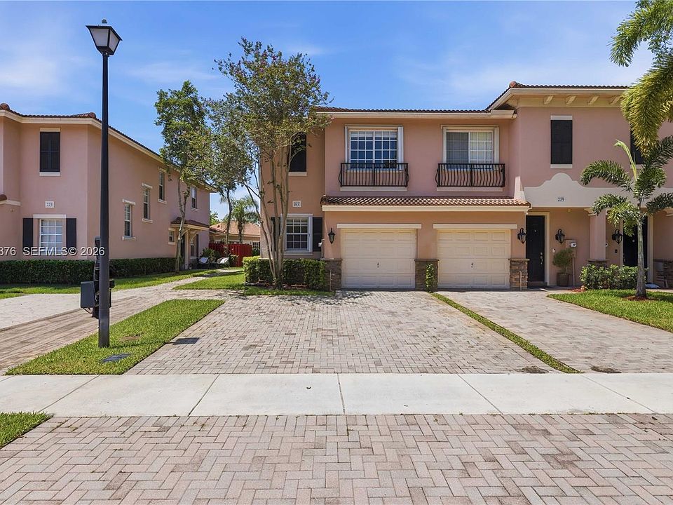 1st image of 277 Las Brisas Cir