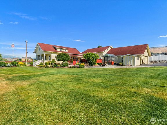 2nd image of 800 Autumn Crest Drive