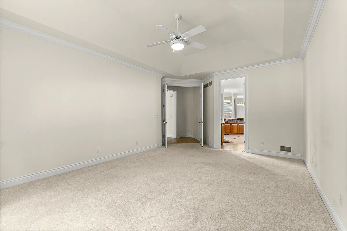 Building Photo - 47611 Manorwood Dr