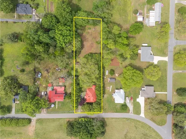 429 N Asheboro St, Liberty, NC 27298