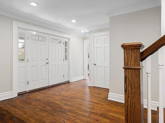 5th image of 4 Clover Place