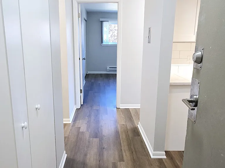 10 Oak Ave #209 — Photo 6