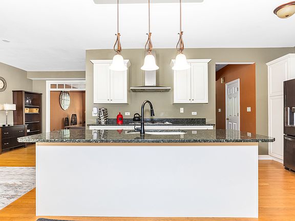 4th image of 4383 Canterbury Ct Unit 4383