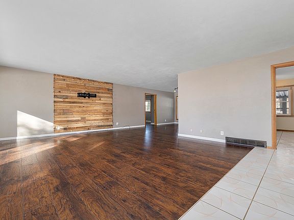 3rd image of 2413 Delcy Dr