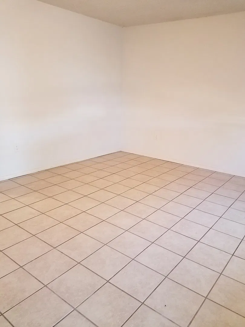 8th Street Apartments — Photo 2