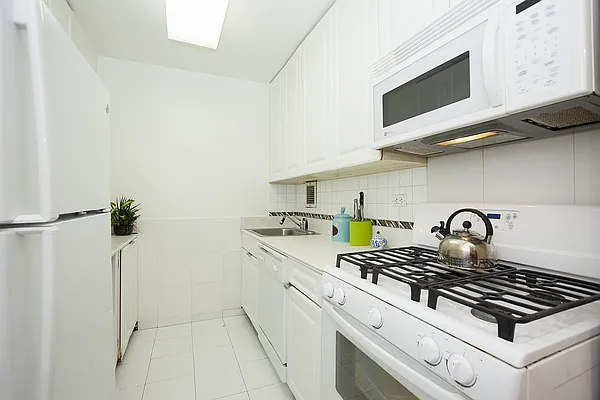 Sold by Thrasher Real Estate | media 11