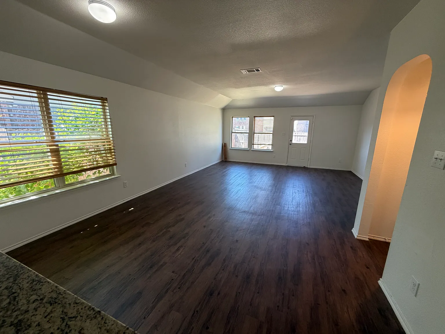 4 bed, 2124 sqft, $2,500 — Photo 3