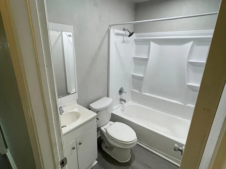 5106 Wipprecht St #4 — Photo 12