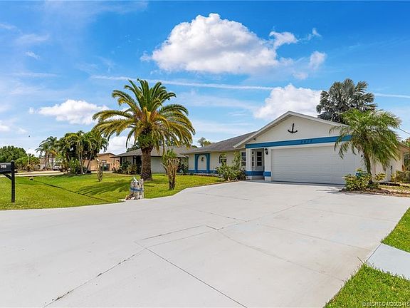 5th image of 2418 SE Calusa Ave