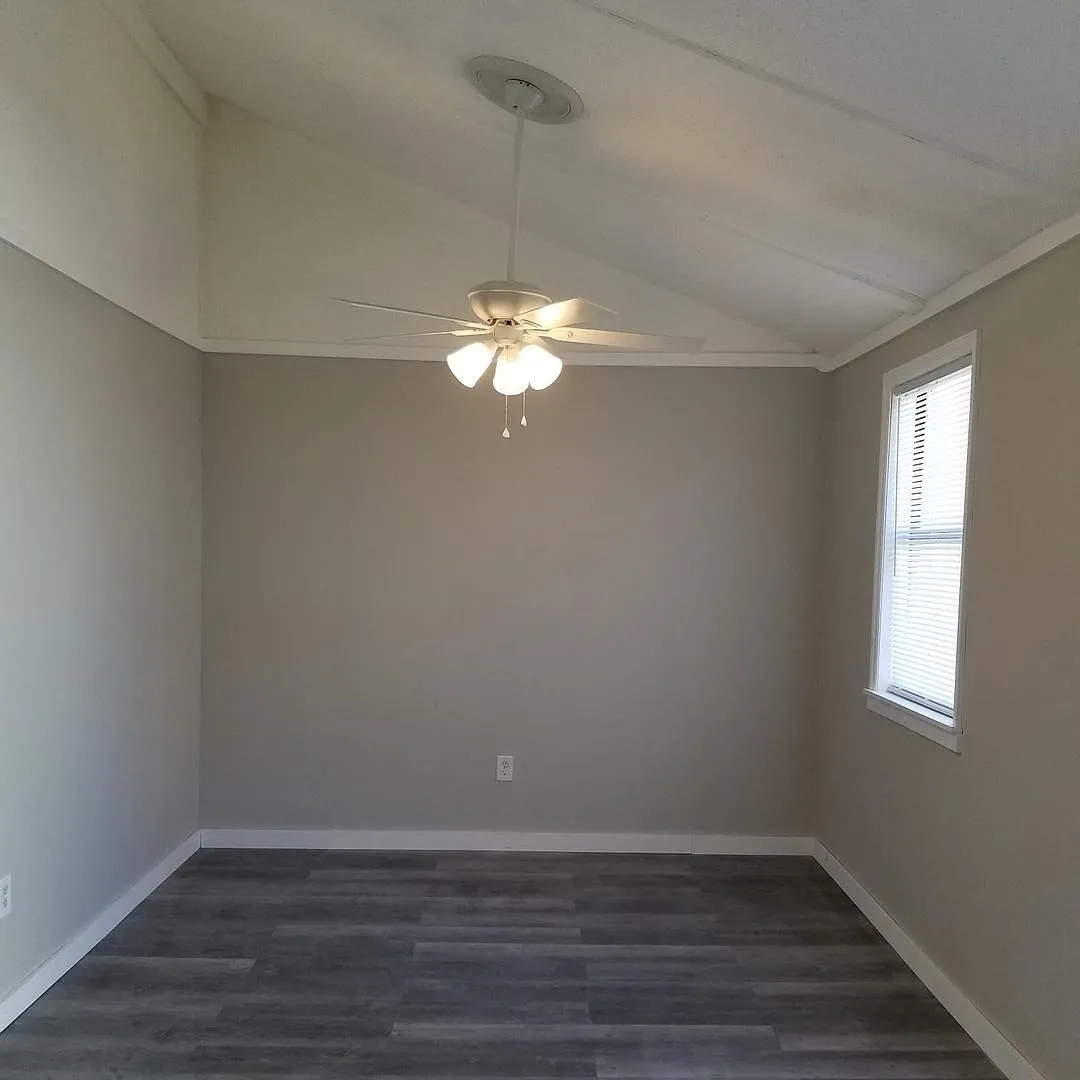 1927D Iron Street, renovated 1 bedroom — Photo 3