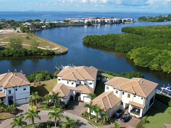 908 Seagrape Dr, Ruskin, FL 33570