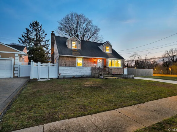 3768 Mansfield Drive, Seaford, NY 11783