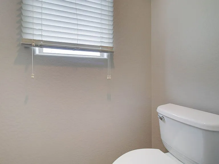 2143 W Marconi Ave — Photo 41