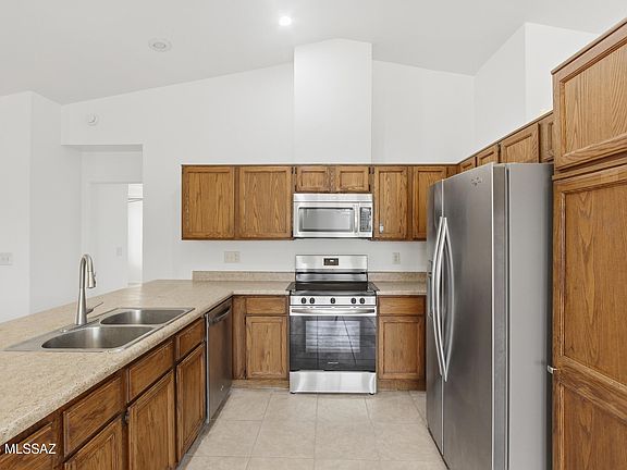 3rd image of 5990 S Pin Oak Dr