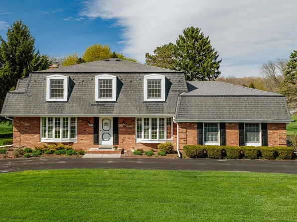 18510 Surrey LANE, Brookfield, WI 53045