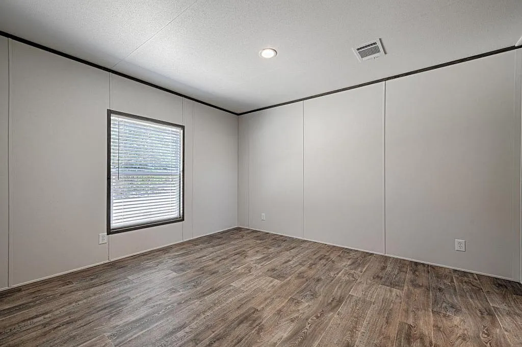 640 Kevin St — Photo 3