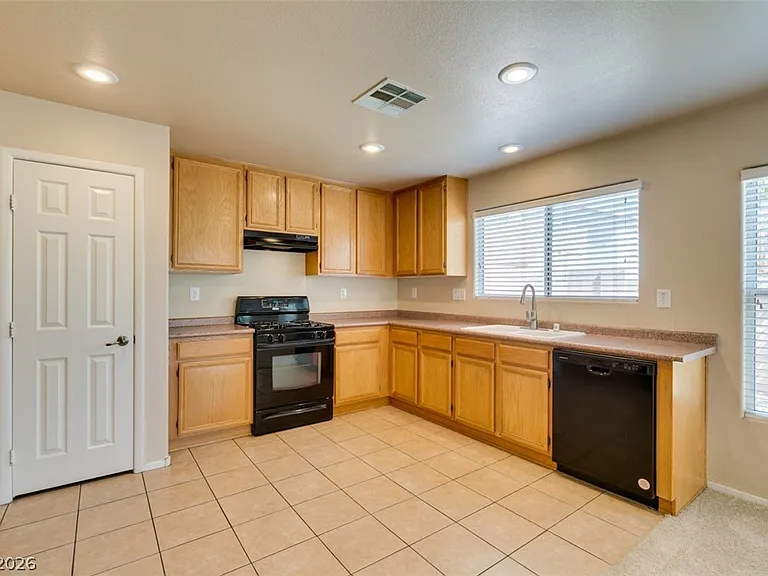 186 Gilliflower Ave #0 — Photo 22
