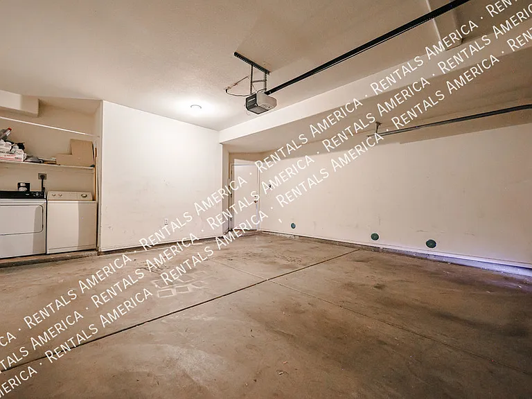 1022 W Westchester Ave — Photo 18