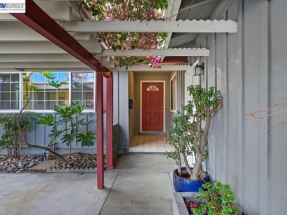 2nd image of 974 Pocatello Ave