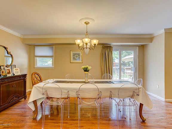 4th image of 152 Colonial Dr
