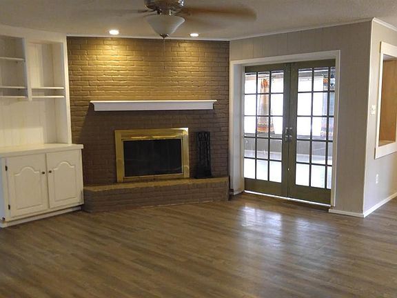 3rd image of 510 Loraine Ct